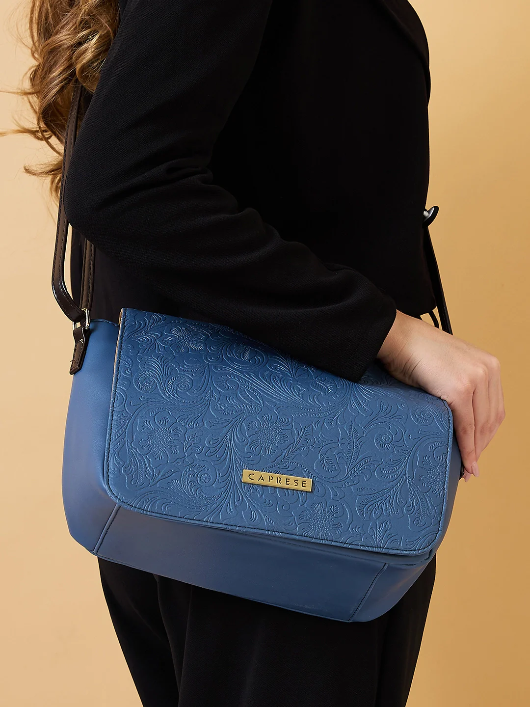 Caprese Daria Medium Blue Sling Bag - Image 3