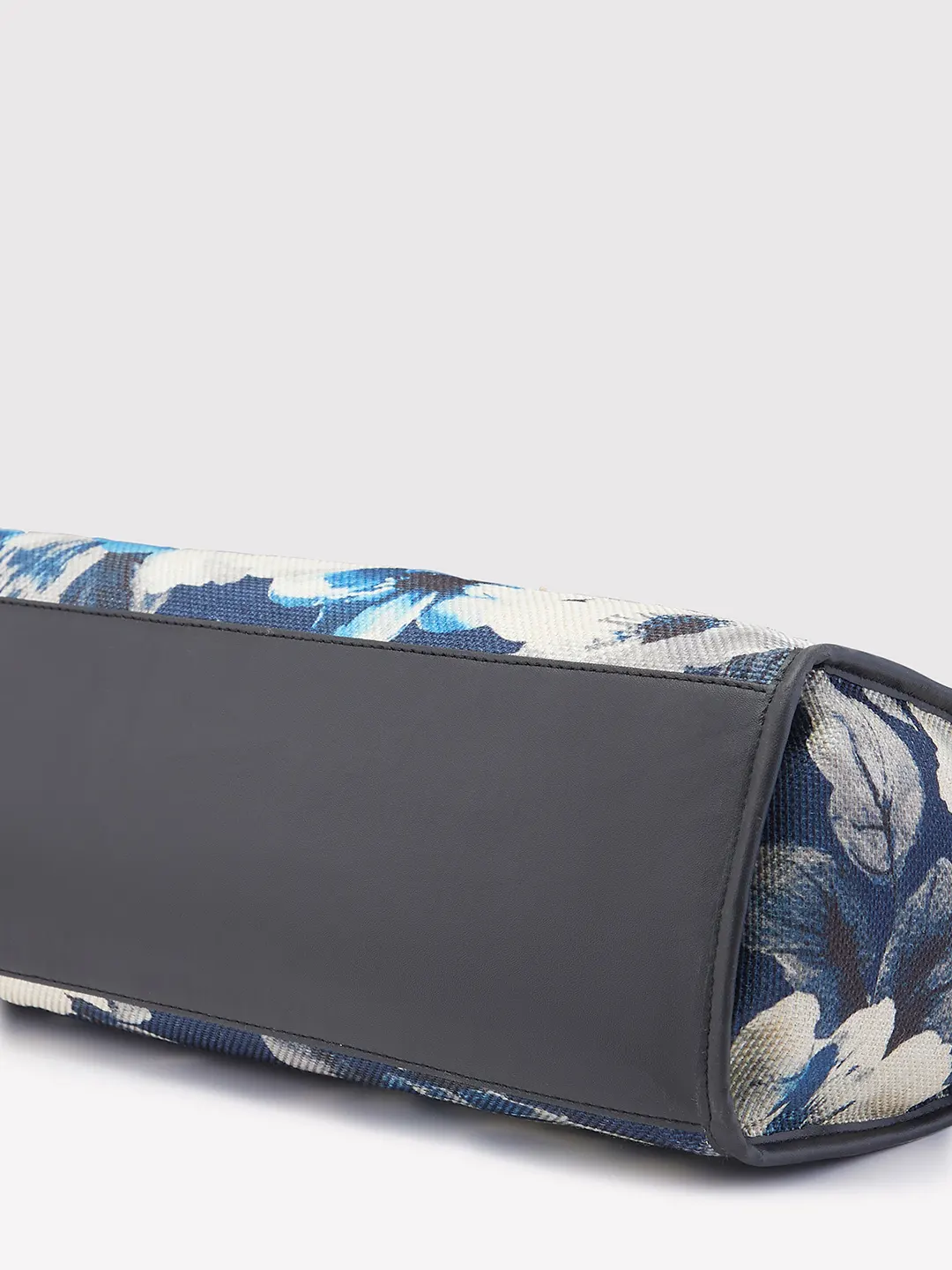 Caprese Poppy Medium Printed Dark Blue Tote Bag - Image 5