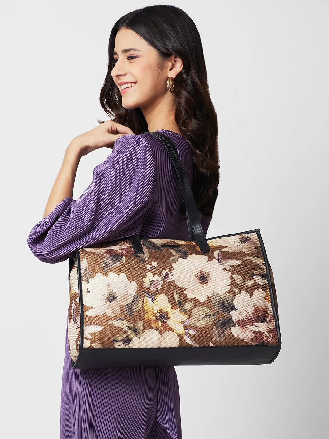 Caprese Poppy Medium Printed OliveTote Bag - Image 10
