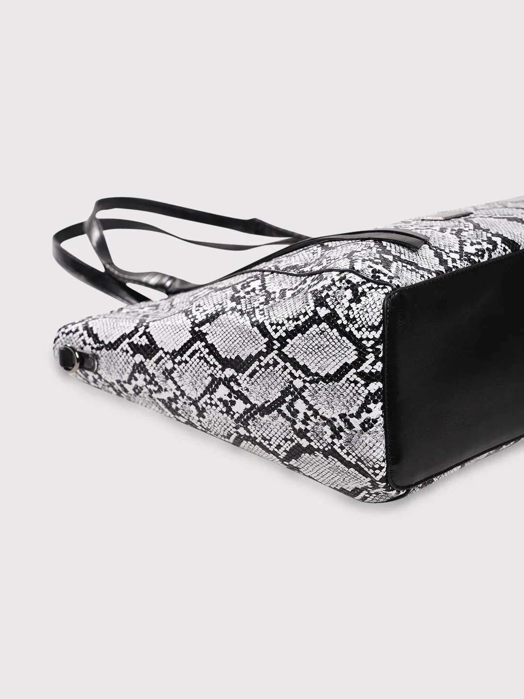 Caprese Saylor Large Black Laptop Tote - Image 8