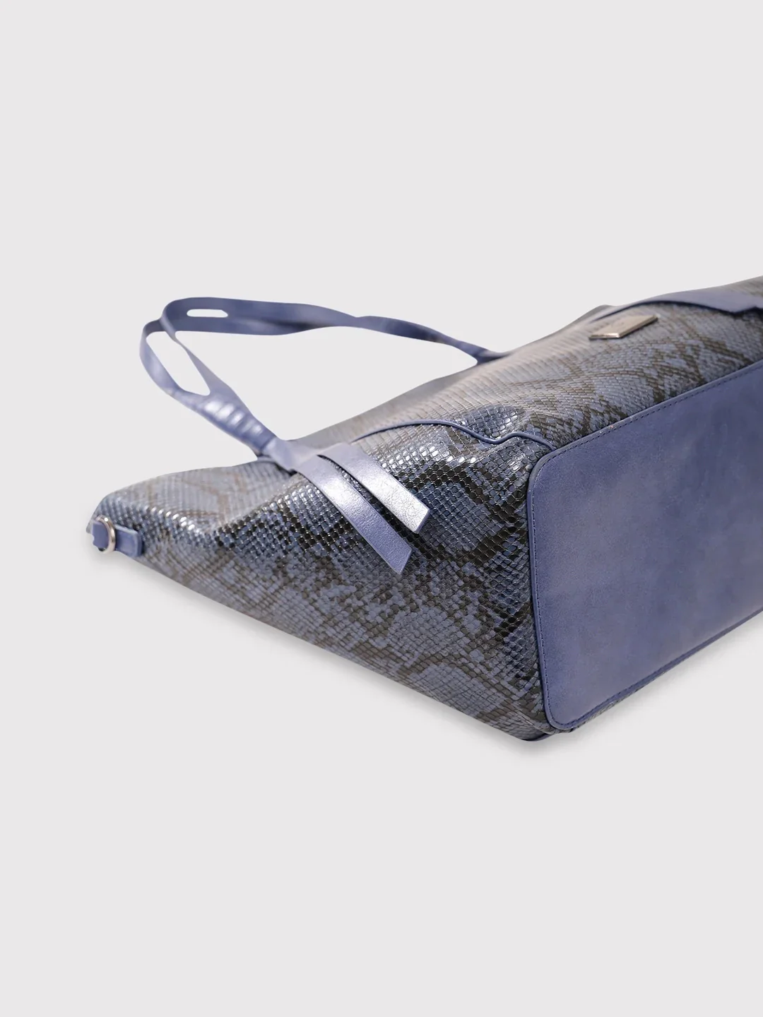 Caprese Saylor Large Blue Laptop Tote - Image 10