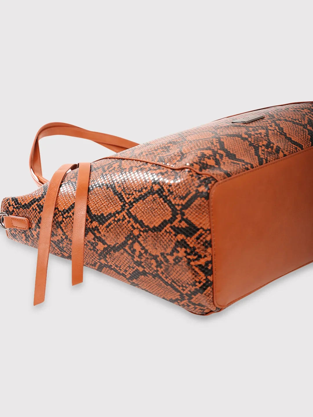 Caprese Saylor Large Tan Laptop Tote Bag - Image 8