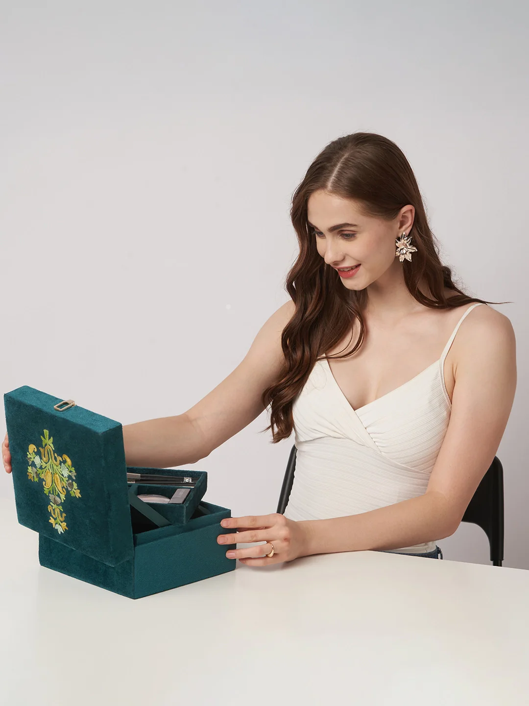 Caprese Siji Tresna Medium Green Vanity Box - Image 9
