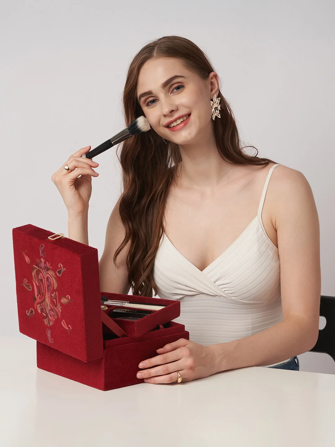 Caprese Siji Tresna Medium Red Vanity Box - Image 2