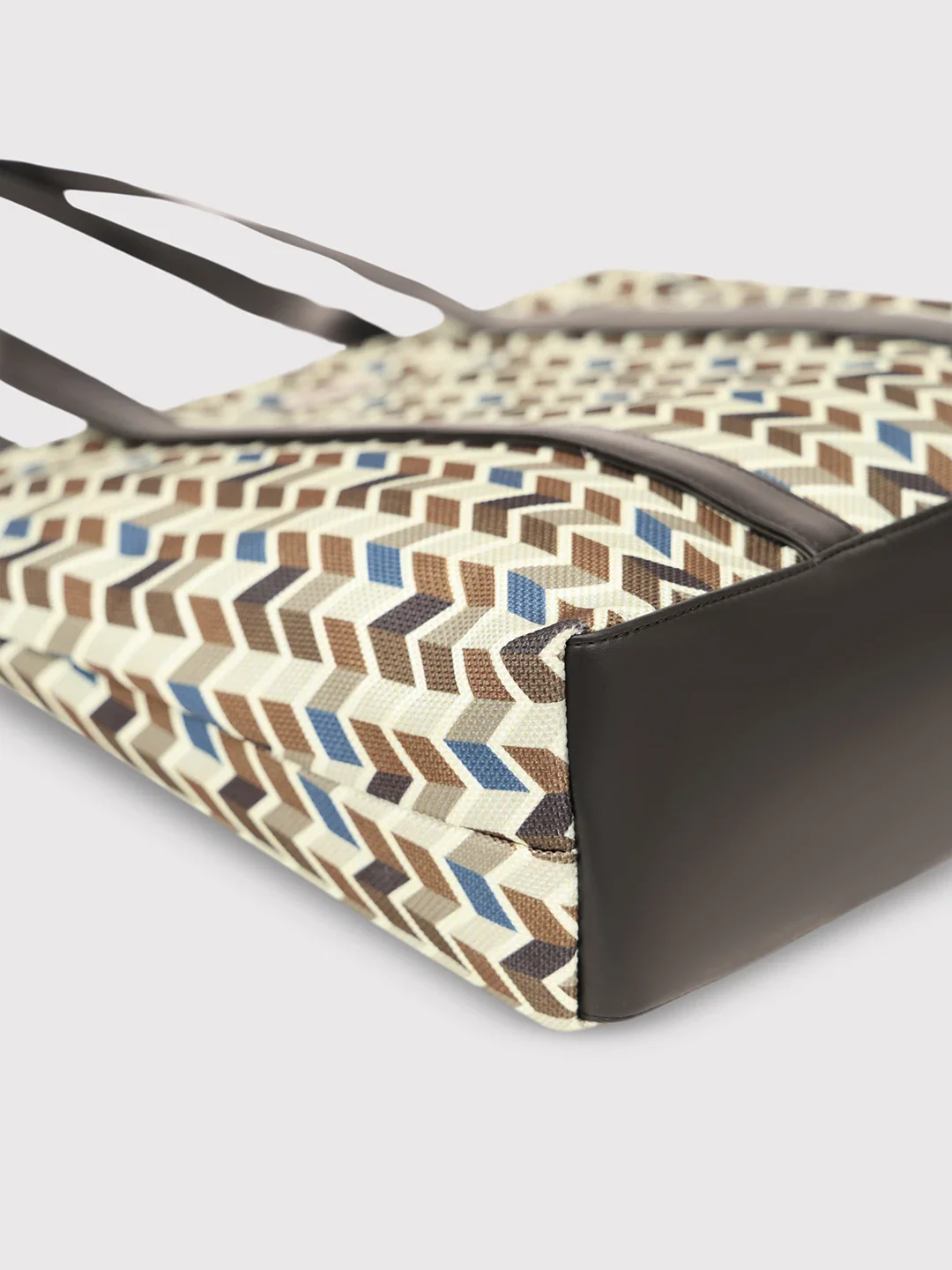 Caprese Susan Large Beige Tote Bag - Image 6